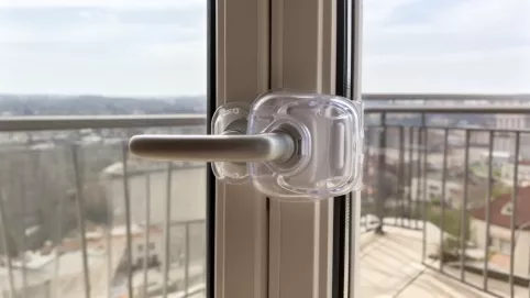 Blokada klamki drzwi balkonowych
