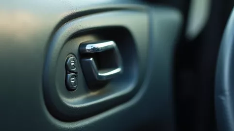 Jak otworzyć drzwi w aucie gdy klamka nie działa