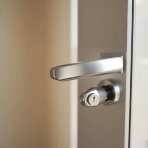 Klamka do drzwi balkonowych z zamkiem