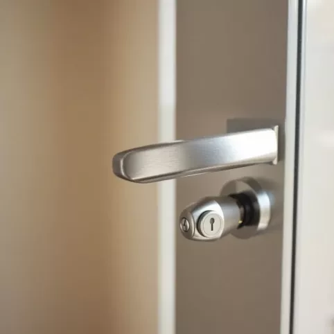 Klamka do drzwi balkonowych z zamkiem